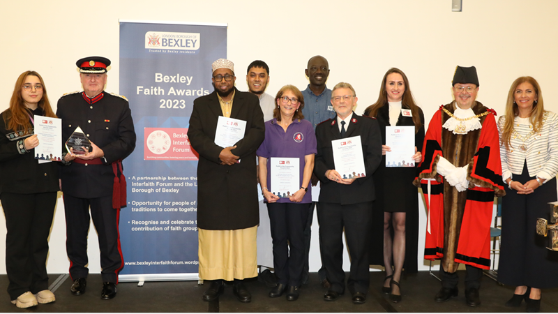 Representative Deputy Lieutenant David Easton JP DL meets nominated groups in the Cohesive Communities category and presents the award to the winners: The Dialogue Society Welling